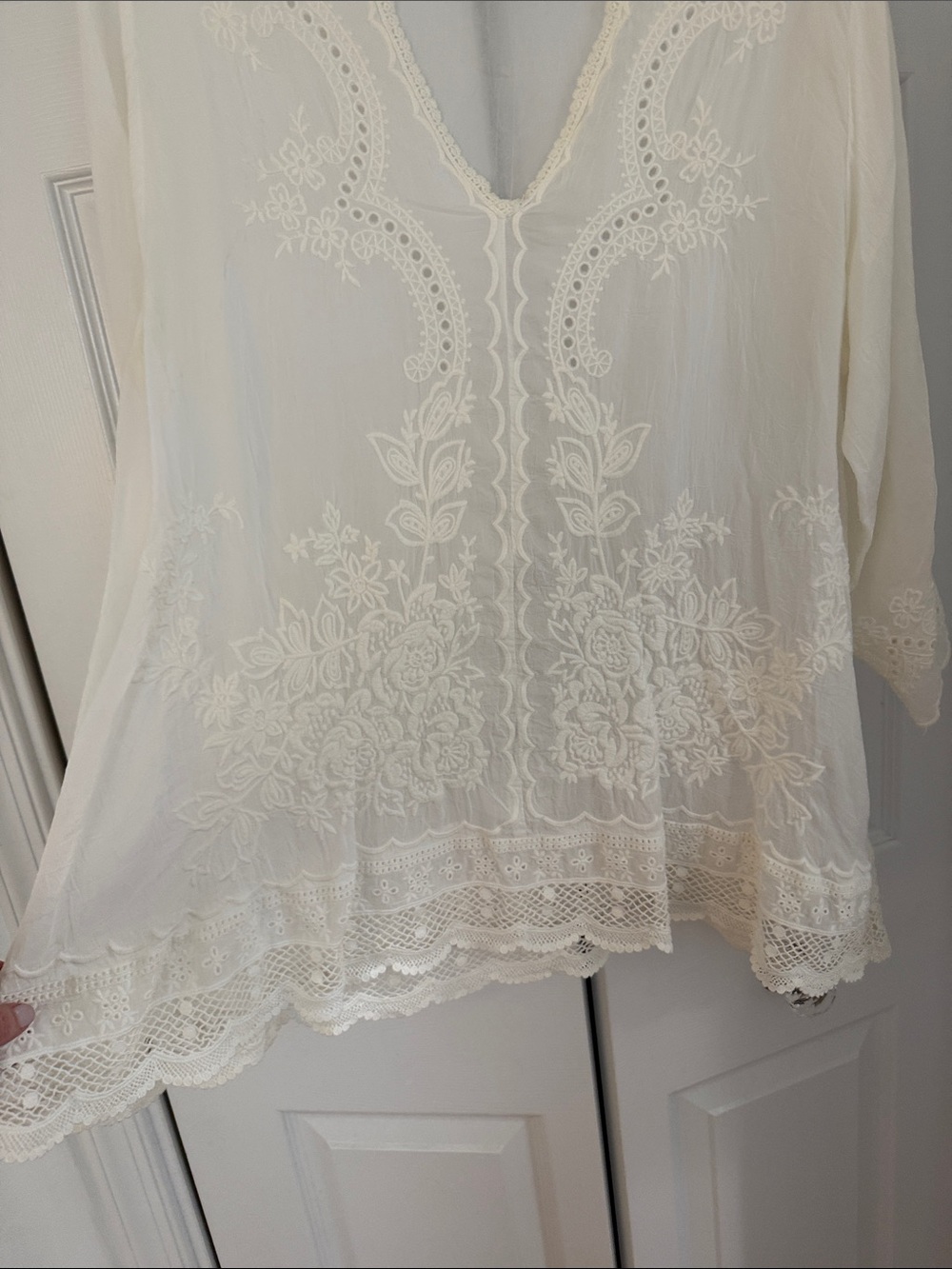 Johnny Was Cream Floral Embroidered V-Neck Tunic medium - Picture 5 of 13